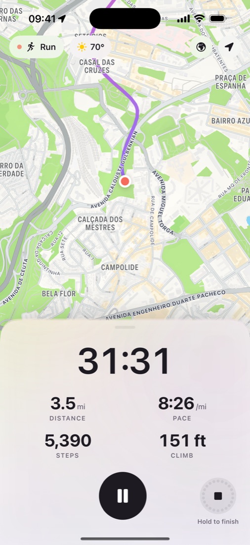 A run in progress with a live map, time, distance and pace.